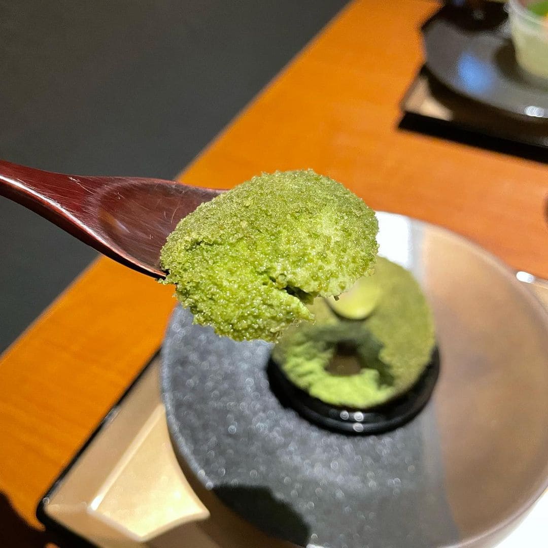 青森県八戸市にある 時空 割烹 萬鱗内 の 苔玉