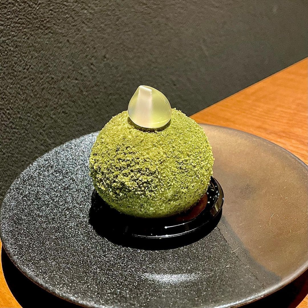 青森県八戸市にある 時空 割烹 萬鱗内 の 苔玉