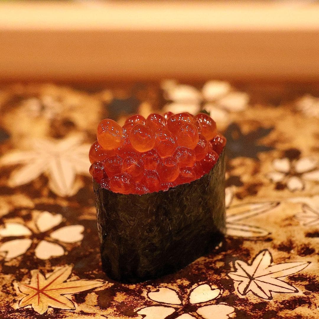 青森県弘前市にある「すし桜」の「コース料理（いくら）」