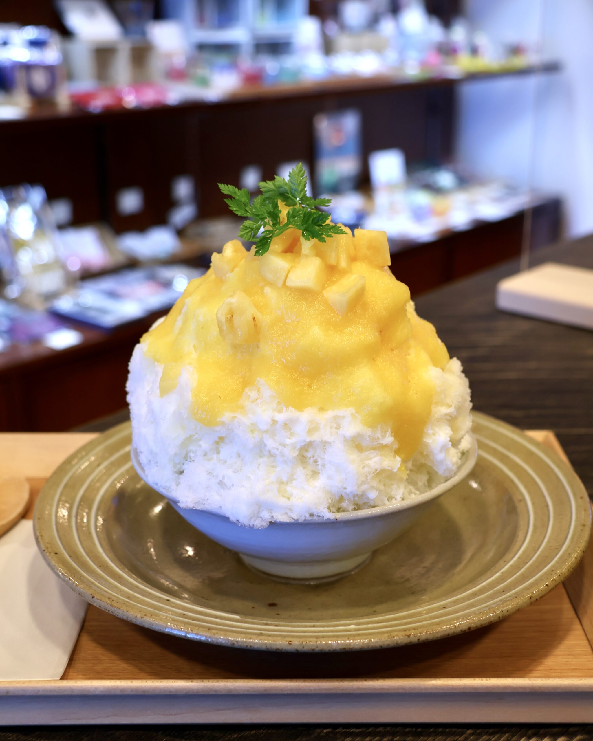 青森県弘前市にある「クラフト&和カフェ 匠館」の「パイナップルみるく氷」