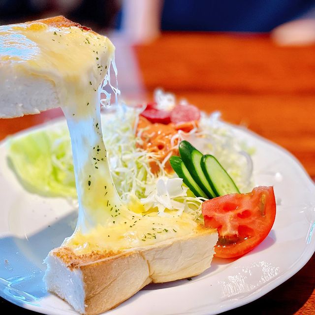 五所川原市にある珈琲詩人のチーズトースト