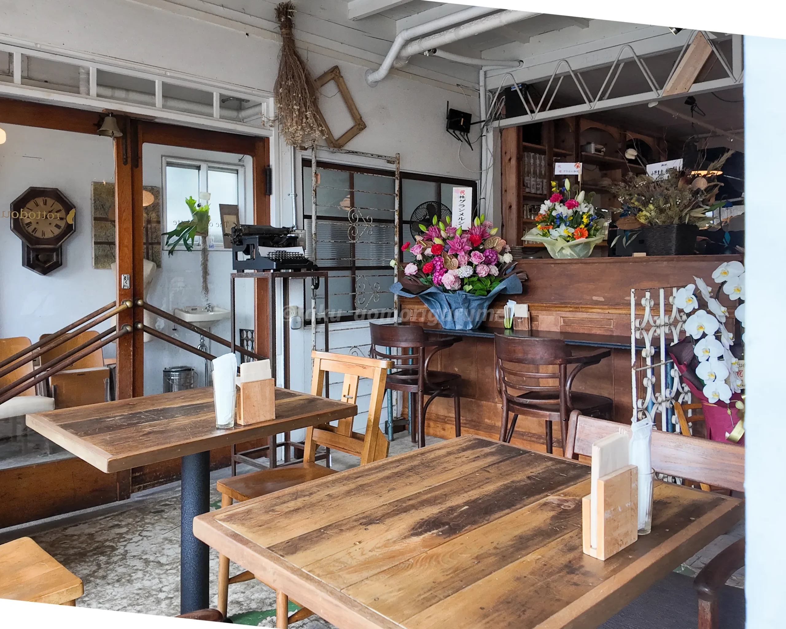 弘前市にあるcafe ROTTO(カフェロット)の店内写真