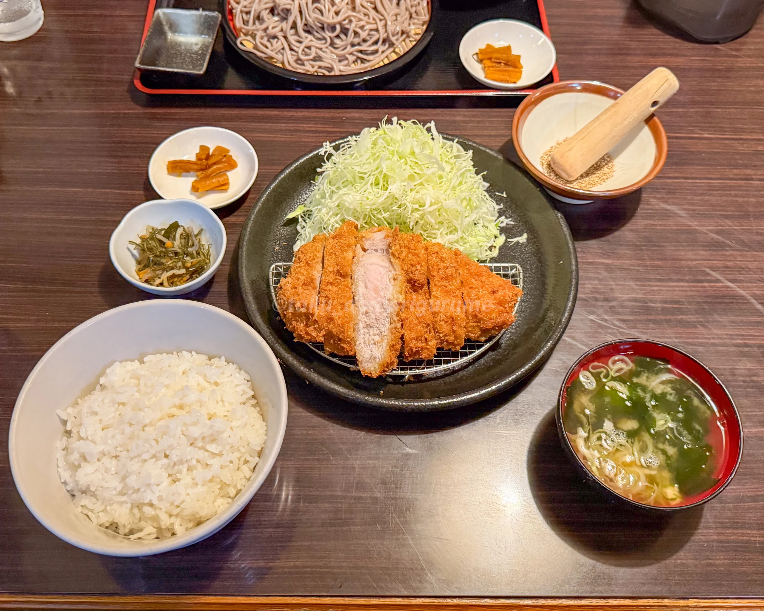 「とんかつ・餃子の店 かつ蘭」の上ロースかつ定食写真