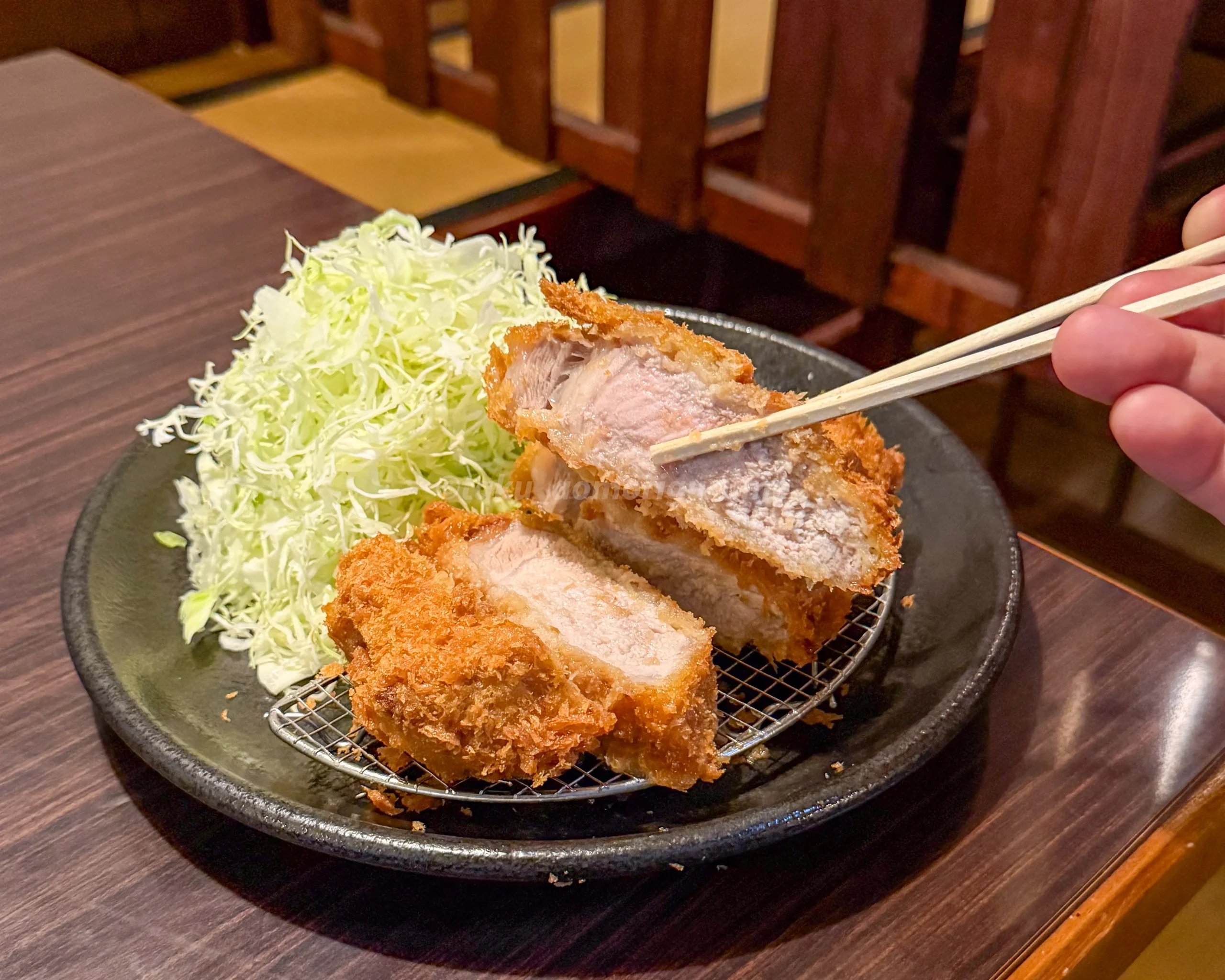 「とんかつ・餃子の店 かつ蘭」の上ロースかつ定食写真