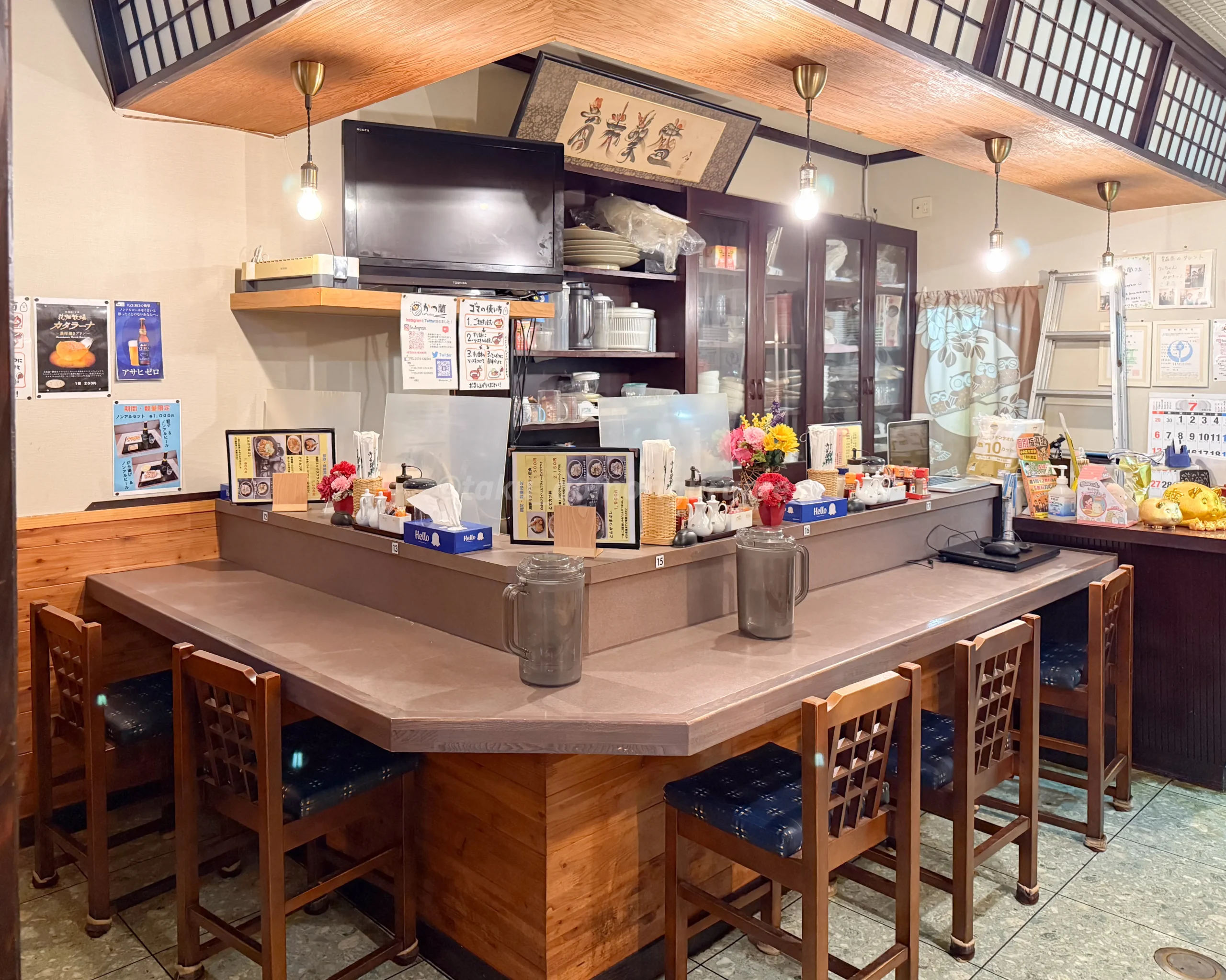 「とんかつ・餃子の店 かつ蘭」の店内写真