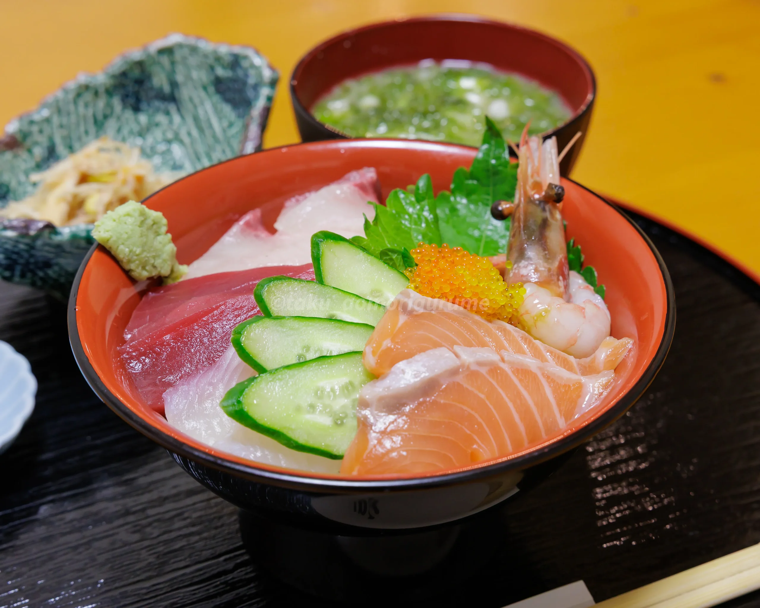 津軽のおかず もんどりこの海鮮丼写真