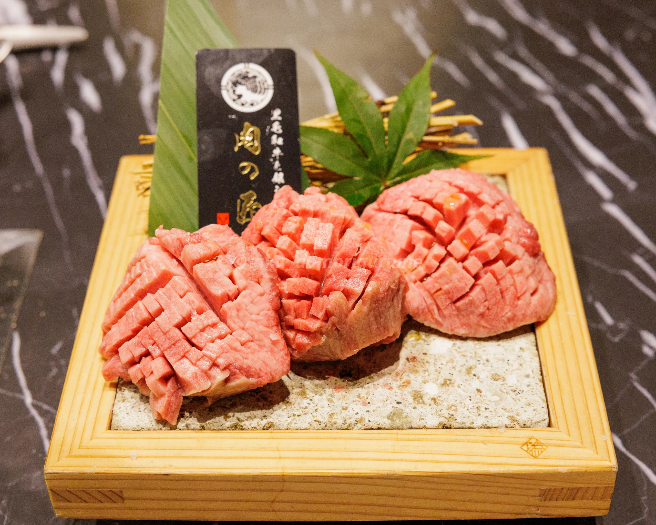 弘前市にある「肉の匠」の極み厚切りタン写真