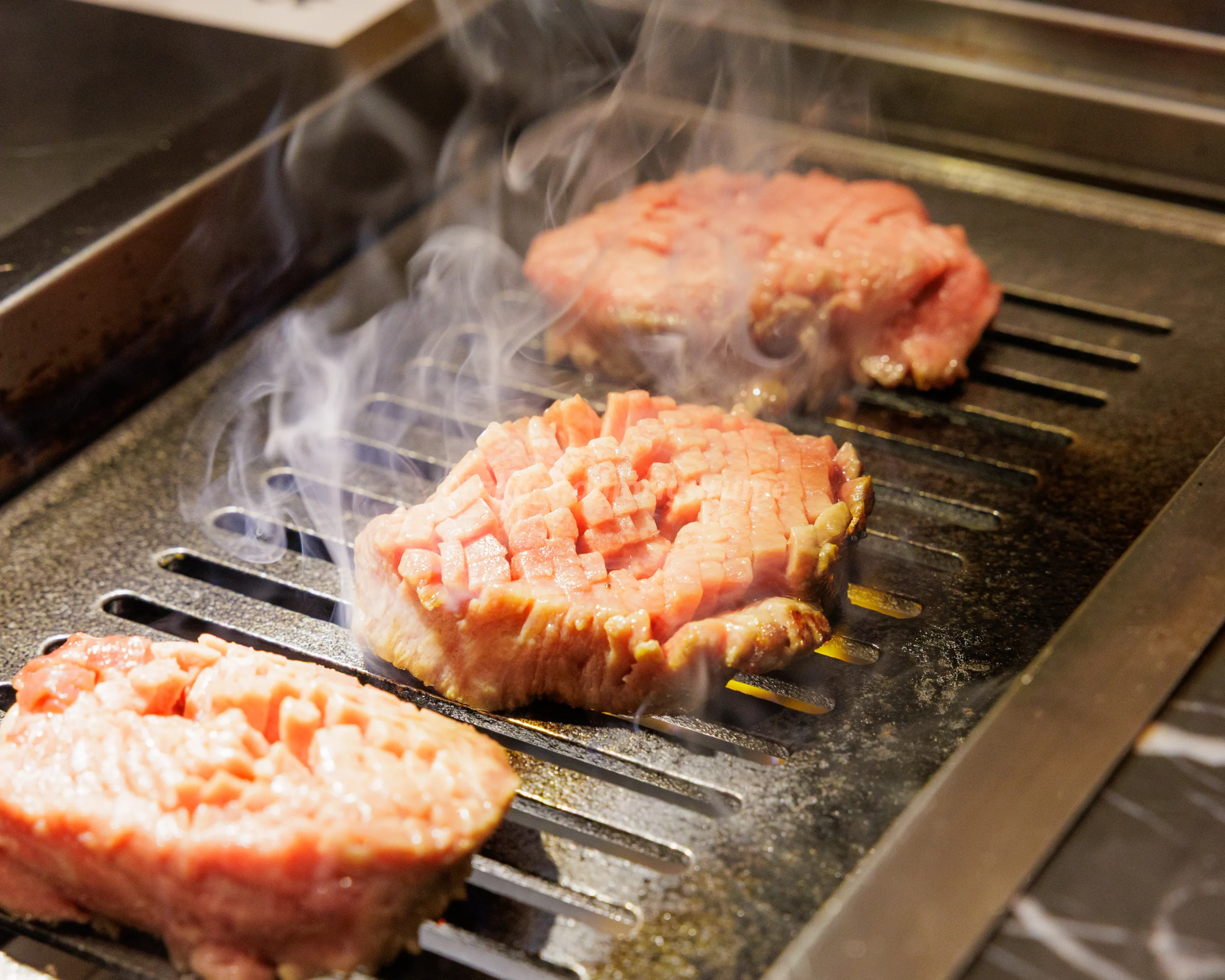 弘前市にある「肉の匠」の極み厚切りタン写真