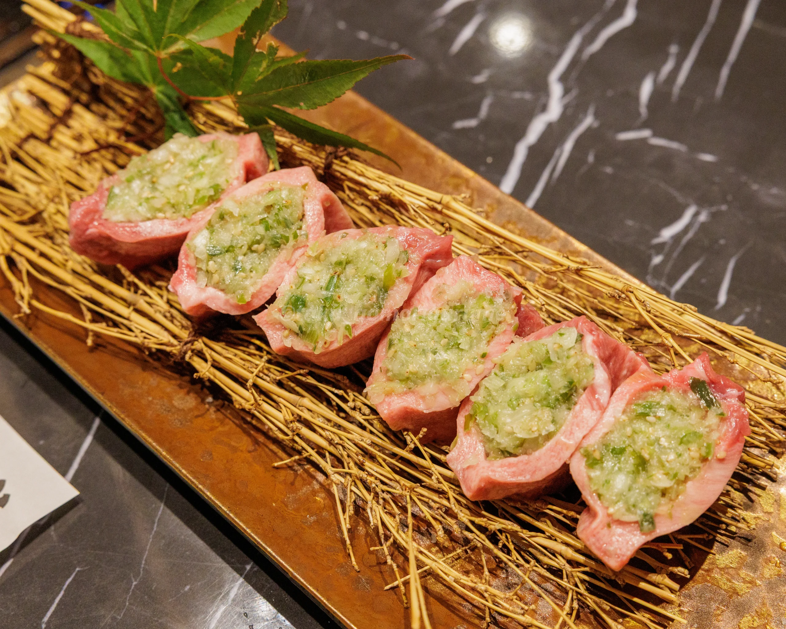 弘前市にある「肉の匠」のネギ包み上タン写真