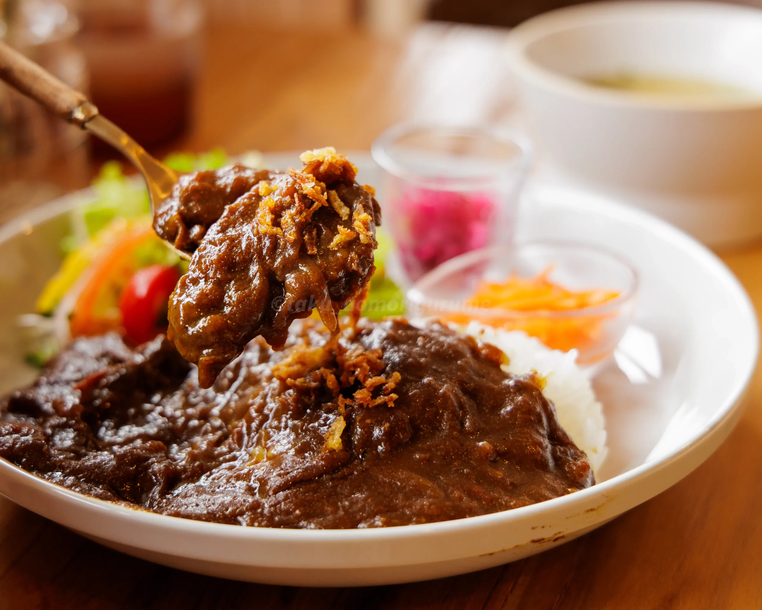八戸市にある「Flow cafe」の倉石牛使用・トロトロすね肉カレー写真