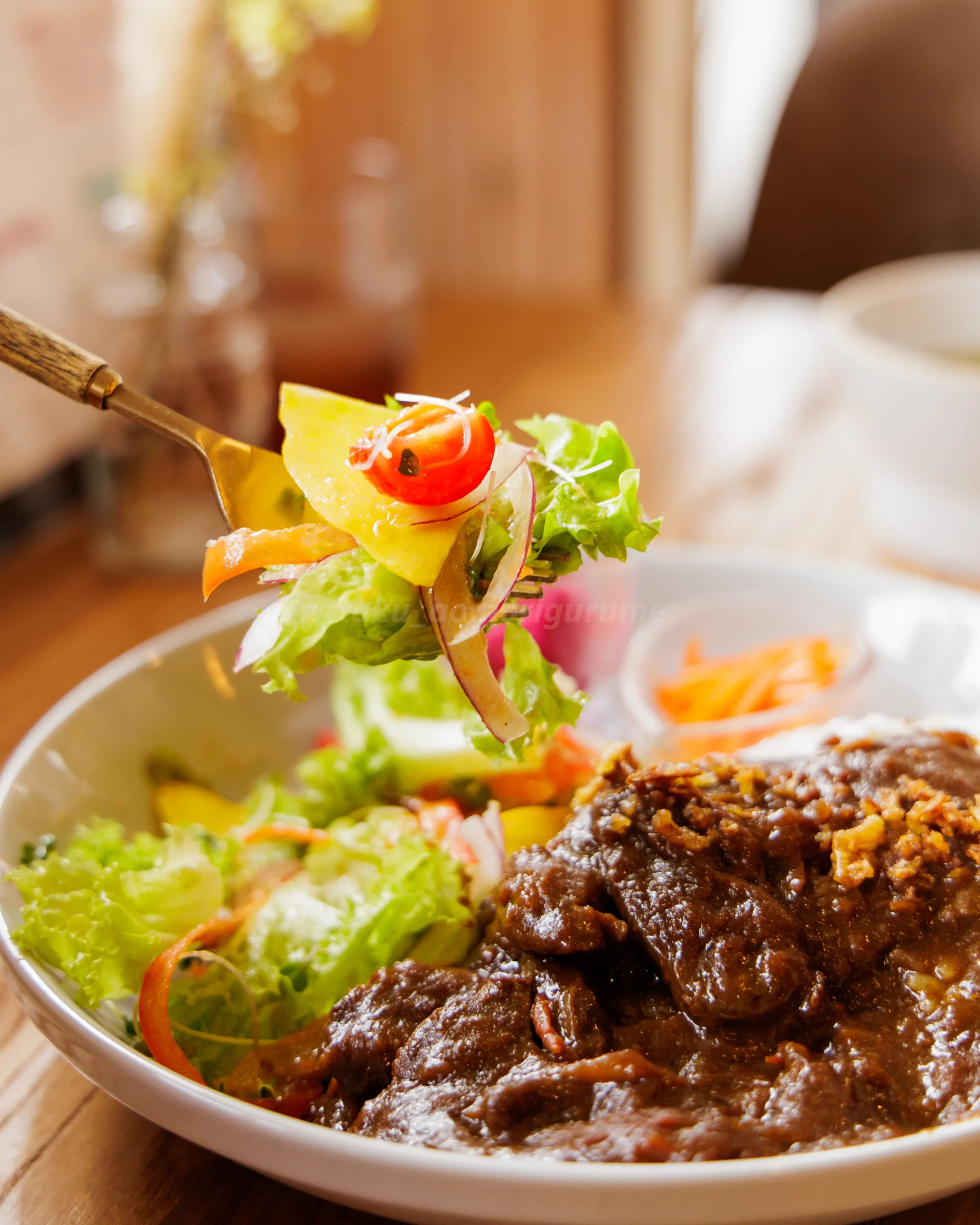 八戸市にある「Flow cafe」の倉石牛使用・トロトロすね肉カレー写真