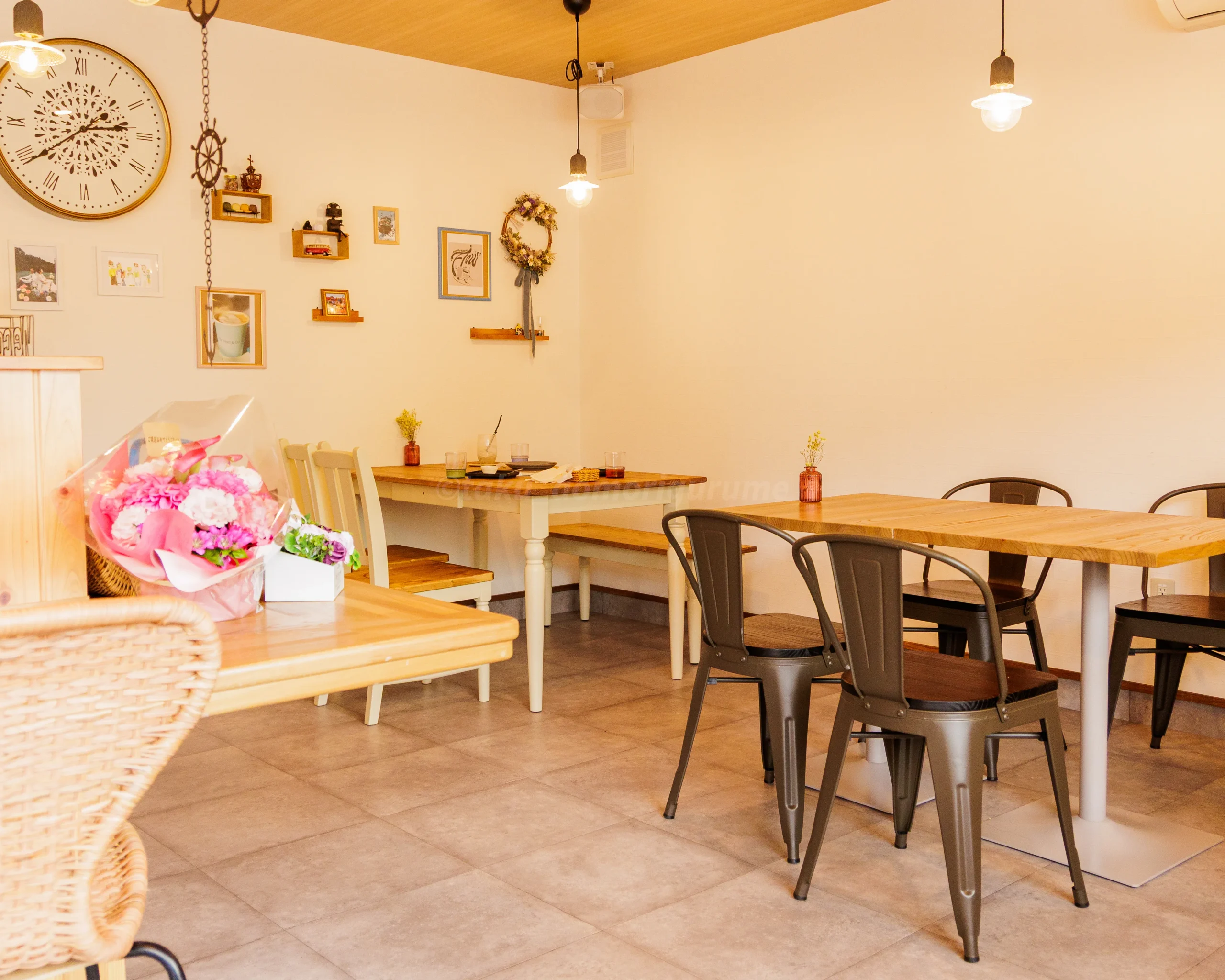八戸市にある「Flow cafe」の店内写真