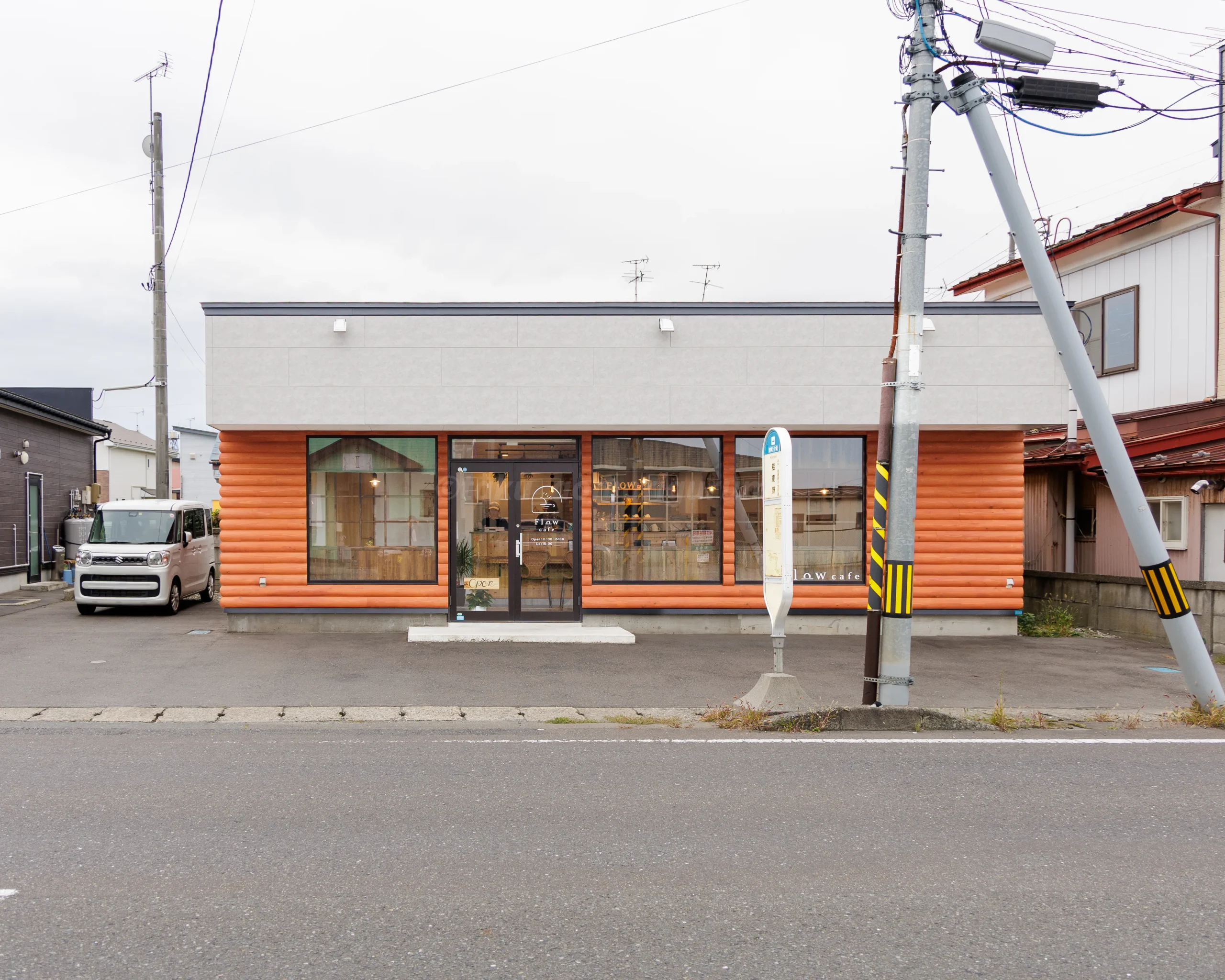 八戸市にある「Flow cafe」の外観写真