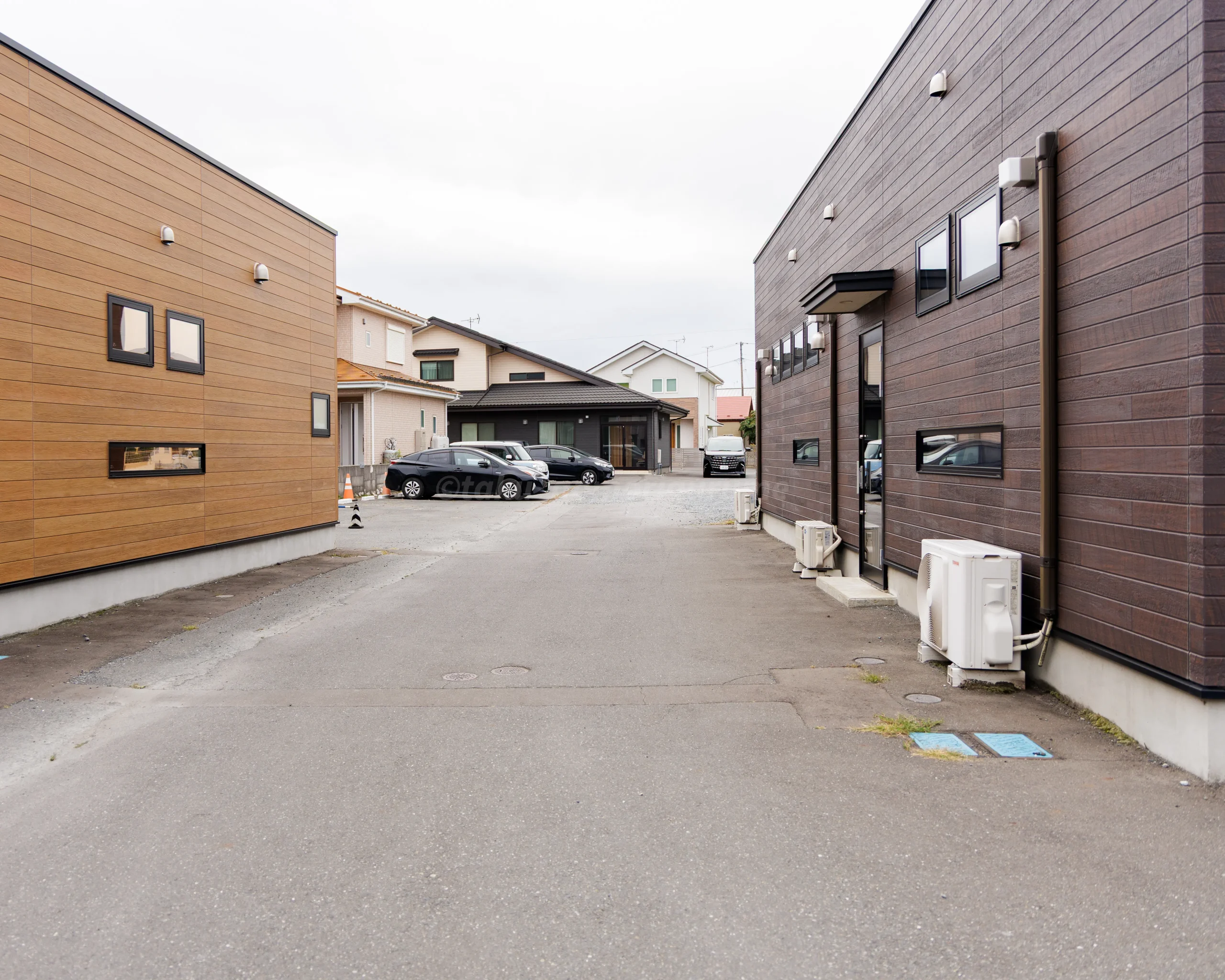 八戸市にある「Flow cafe」の駐車場写真