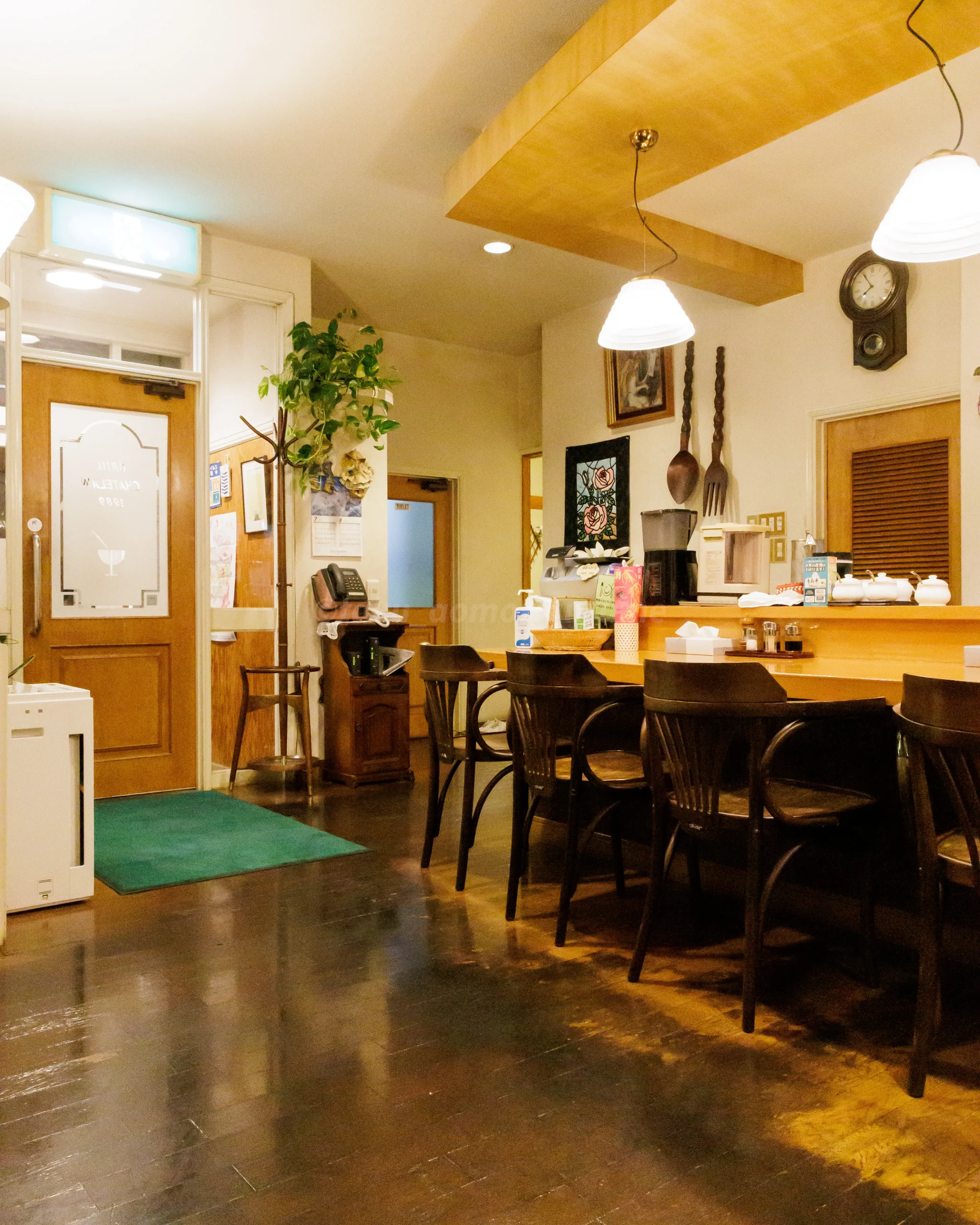 青森県おいらせ町にある「グリルシャトラン」の店内写真
