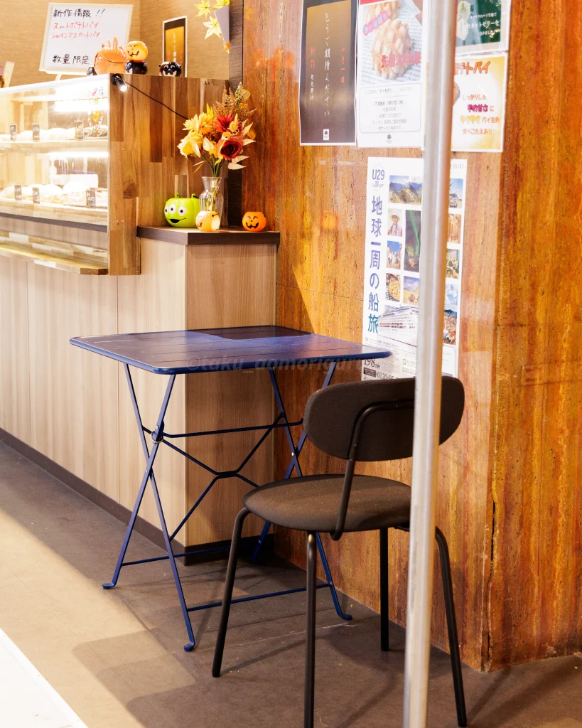 MELONLAB.八戸店のイートインコーナー写真