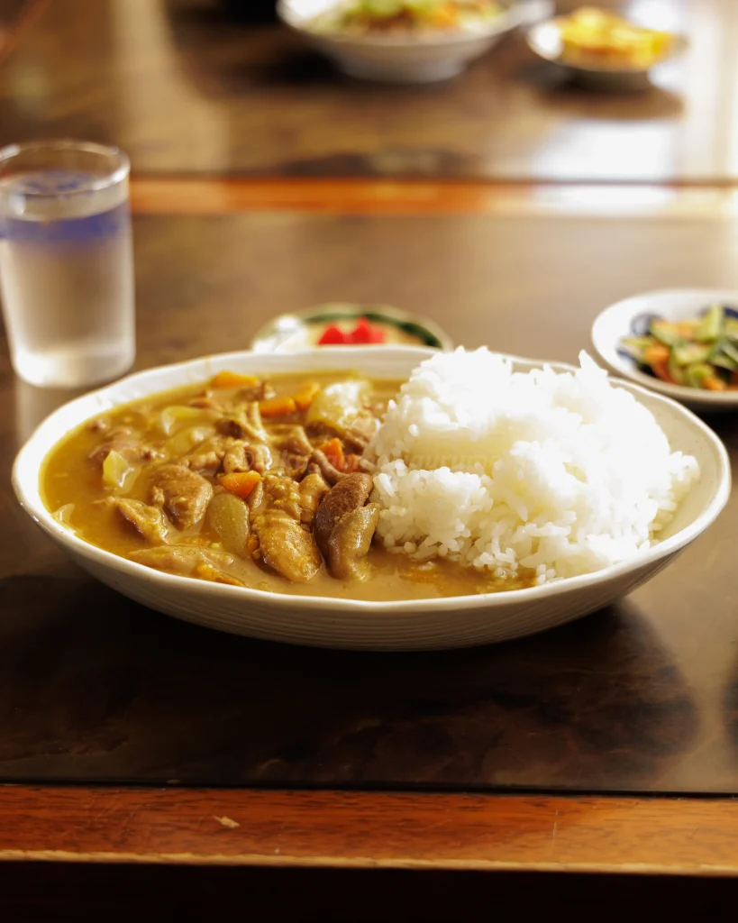 青森県十和田市にある「もつ煮屋 三本木食堂」の日替わり定食写真
