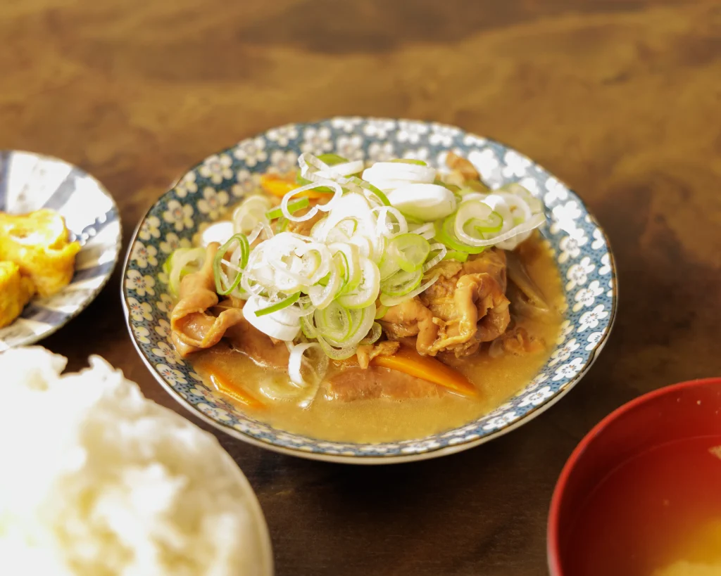 青森県十和田市にある「もつ煮屋 三本木食堂」のもつ煮定食写真