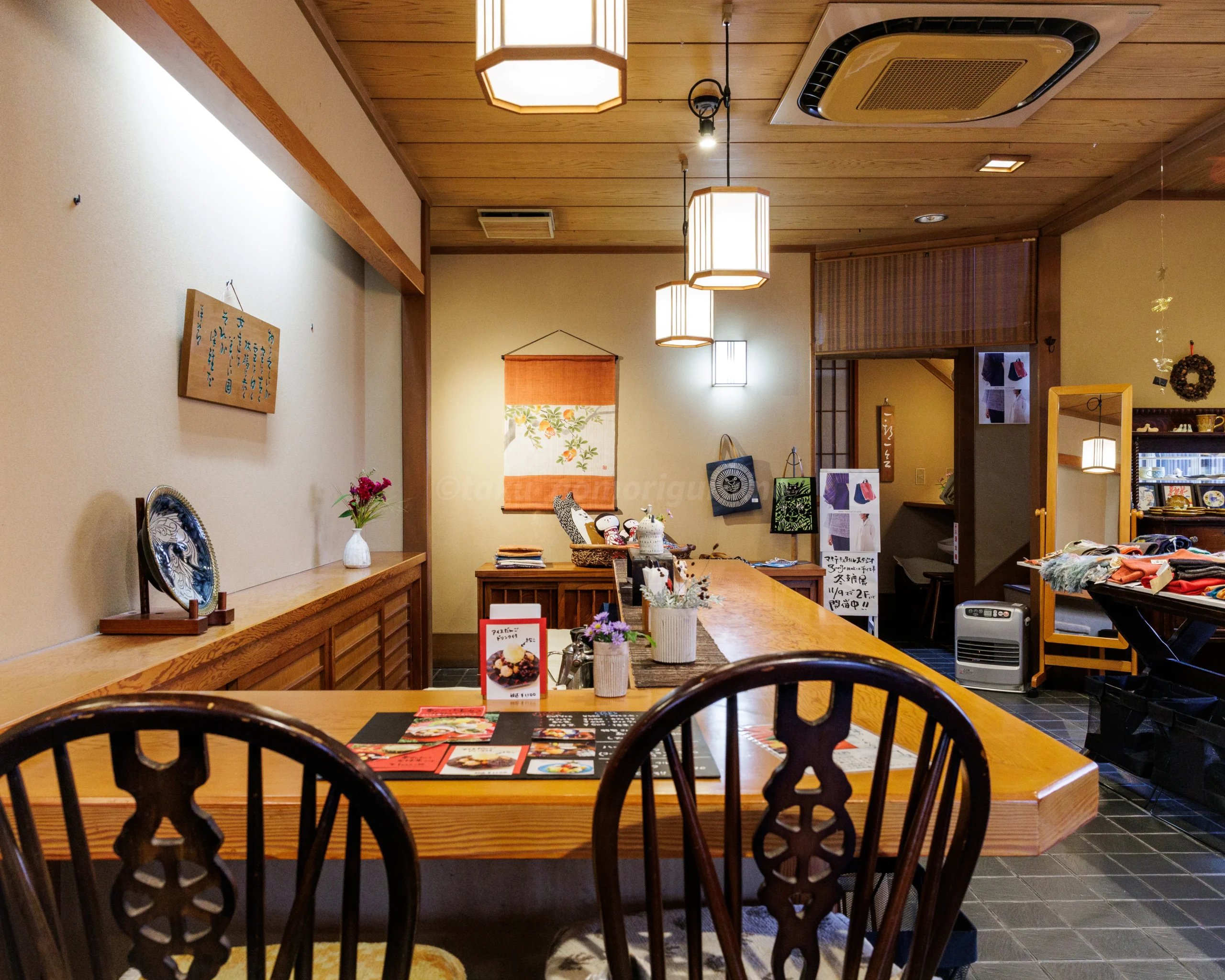 弘前市にある「ギャラリー芭蕉」の店内写真