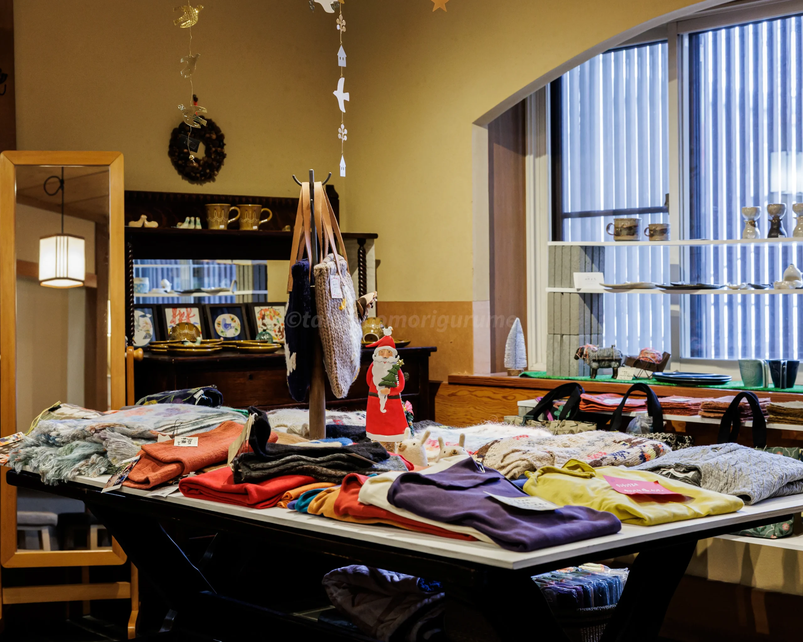 弘前市にある「ギャラリー芭蕉」の店内写真