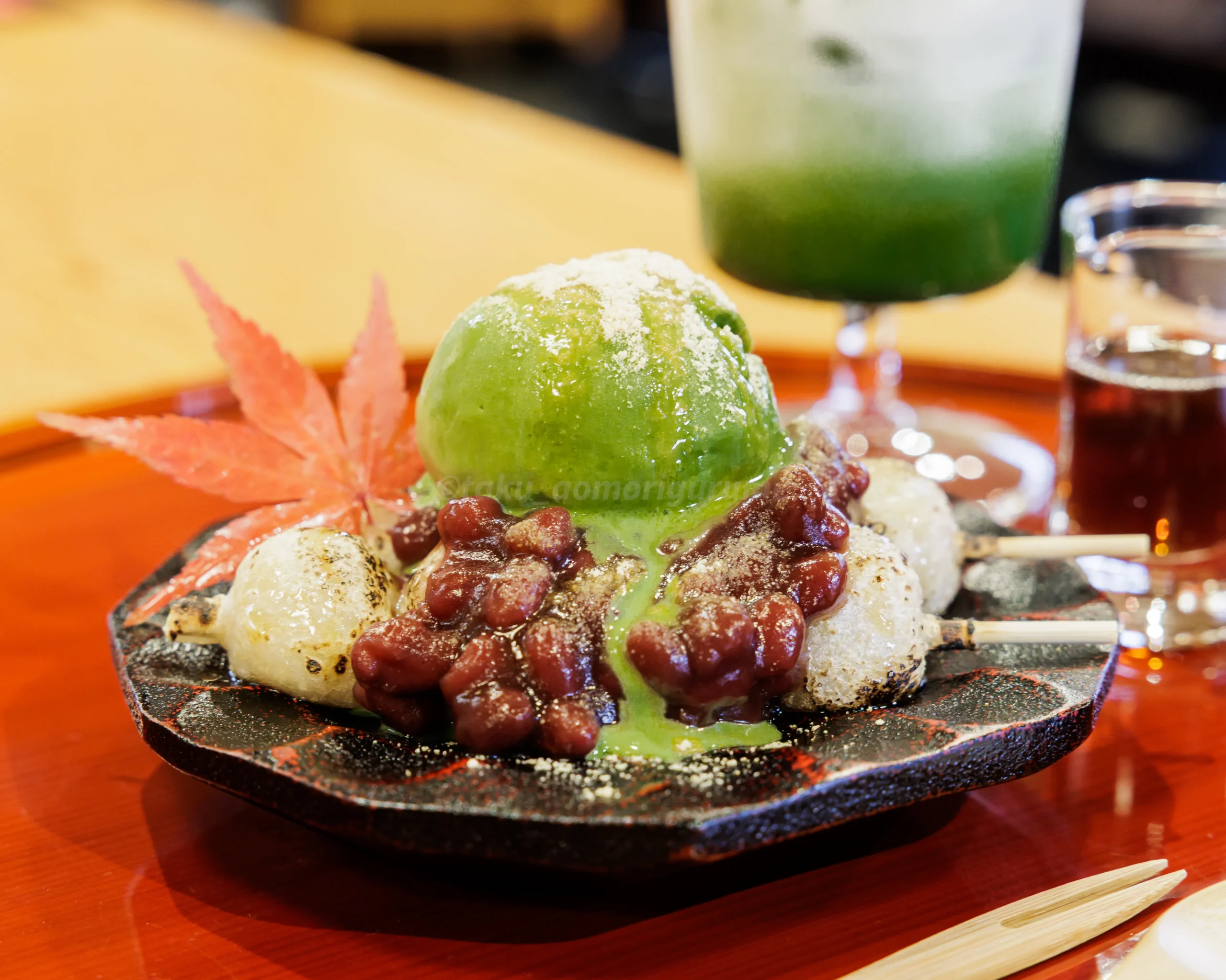 弘前市にある「ギャラリー芭蕉」の抹茶アイスだんごドリンク付写真