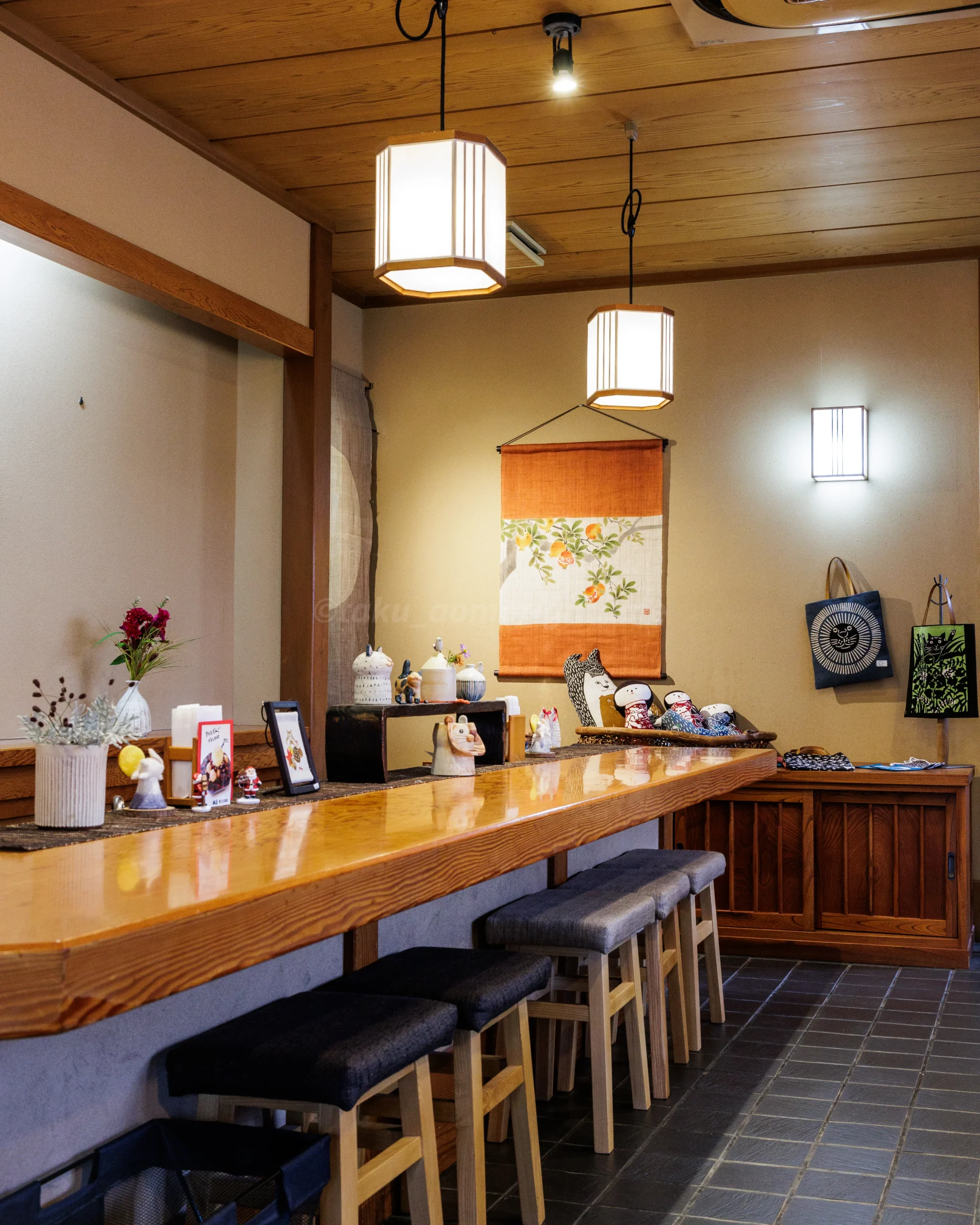 弘前市にある「ギャラリー芭蕉」の店内写真