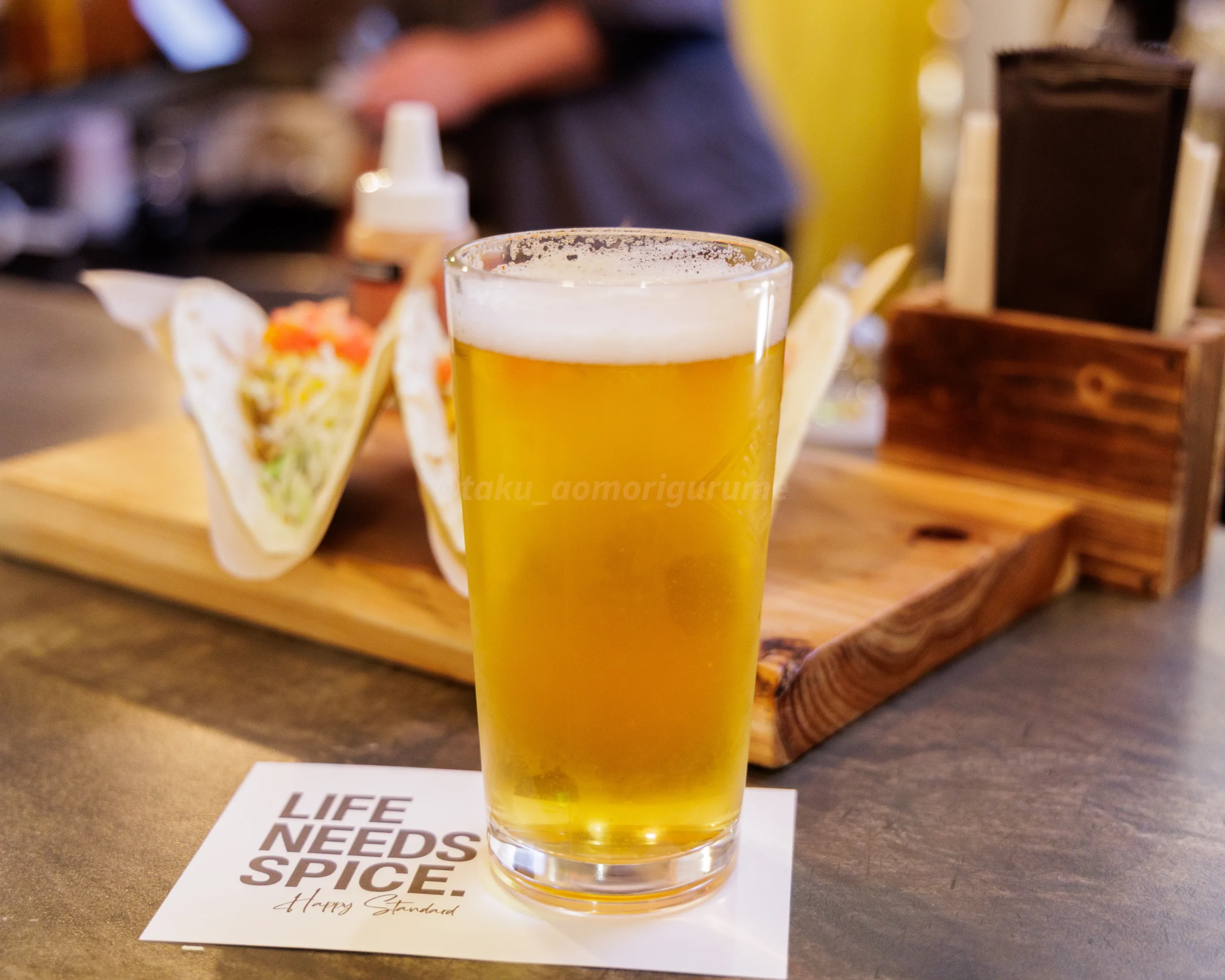 青森市にある「HAPPY STANDARD」の自家製カルダモンビール写真