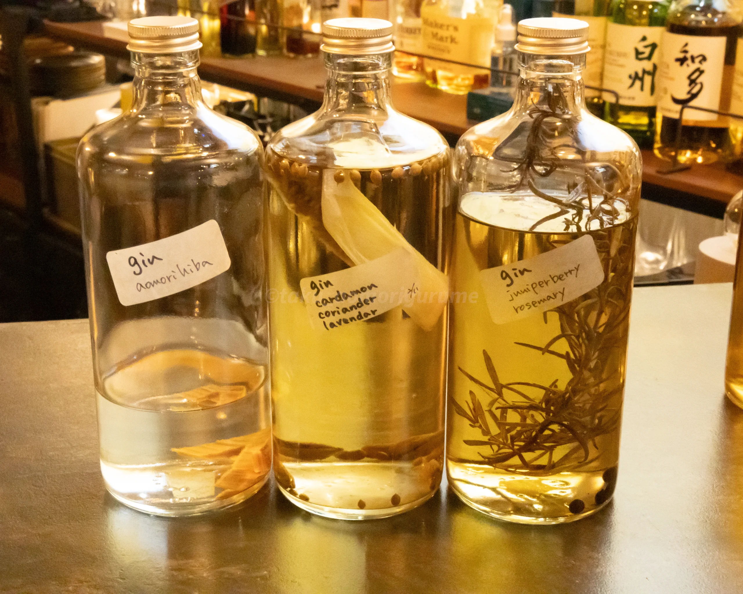 青森市にある「HAPPY STANDARD」のオリジナルスパイス酒写真