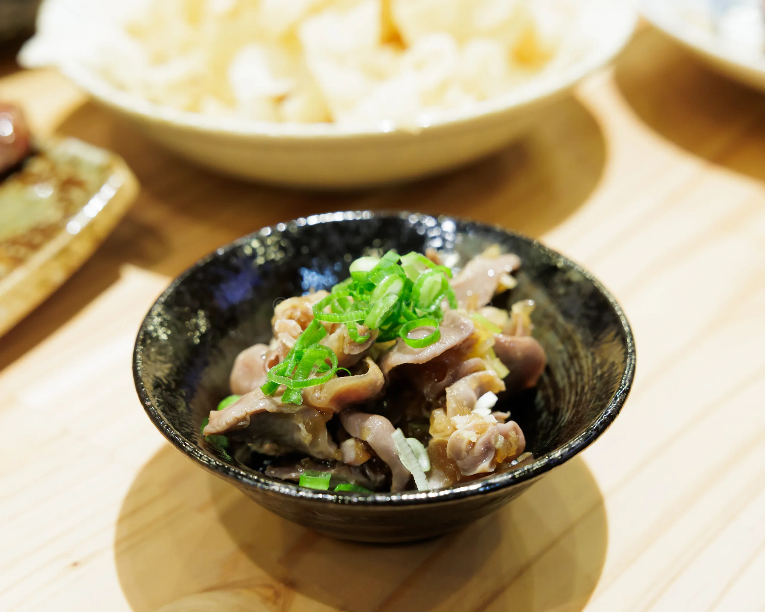 弘前市駅前に移転オープンした「カシワヤナオチャン」の銀皮ポン酢写真