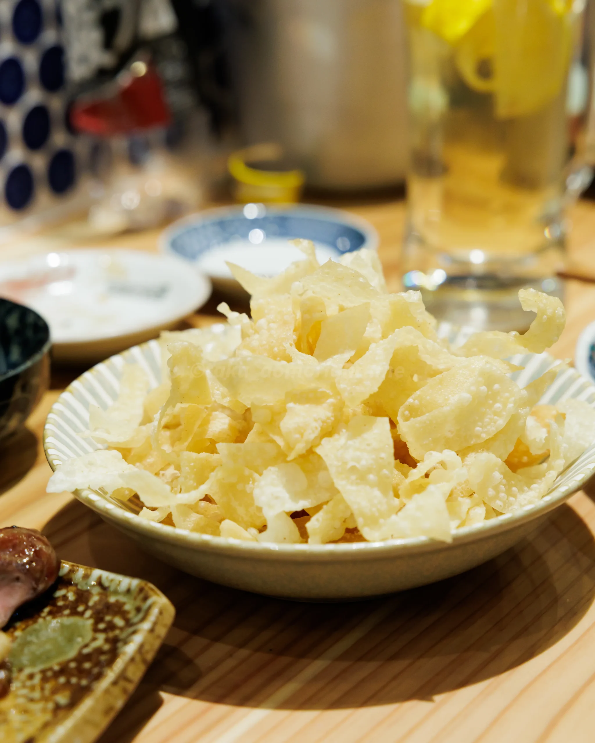 弘前市駅前に移転オープンした「カシワヤナオチャン」の餃子の皮チップス写真
