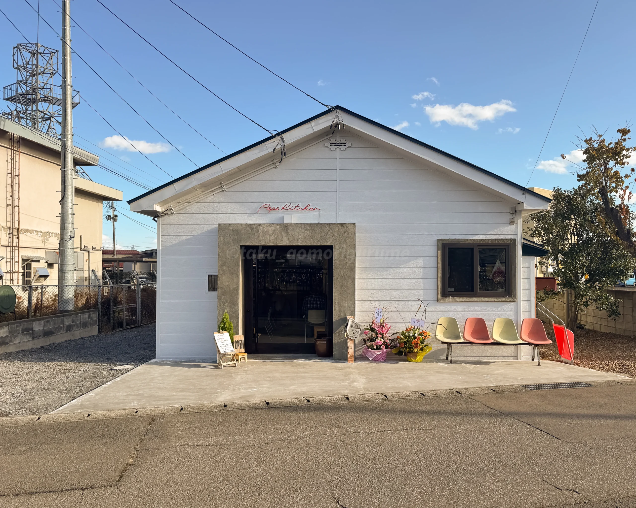 弘前市にある移転オープンした「ペペキッチン」の外観写真