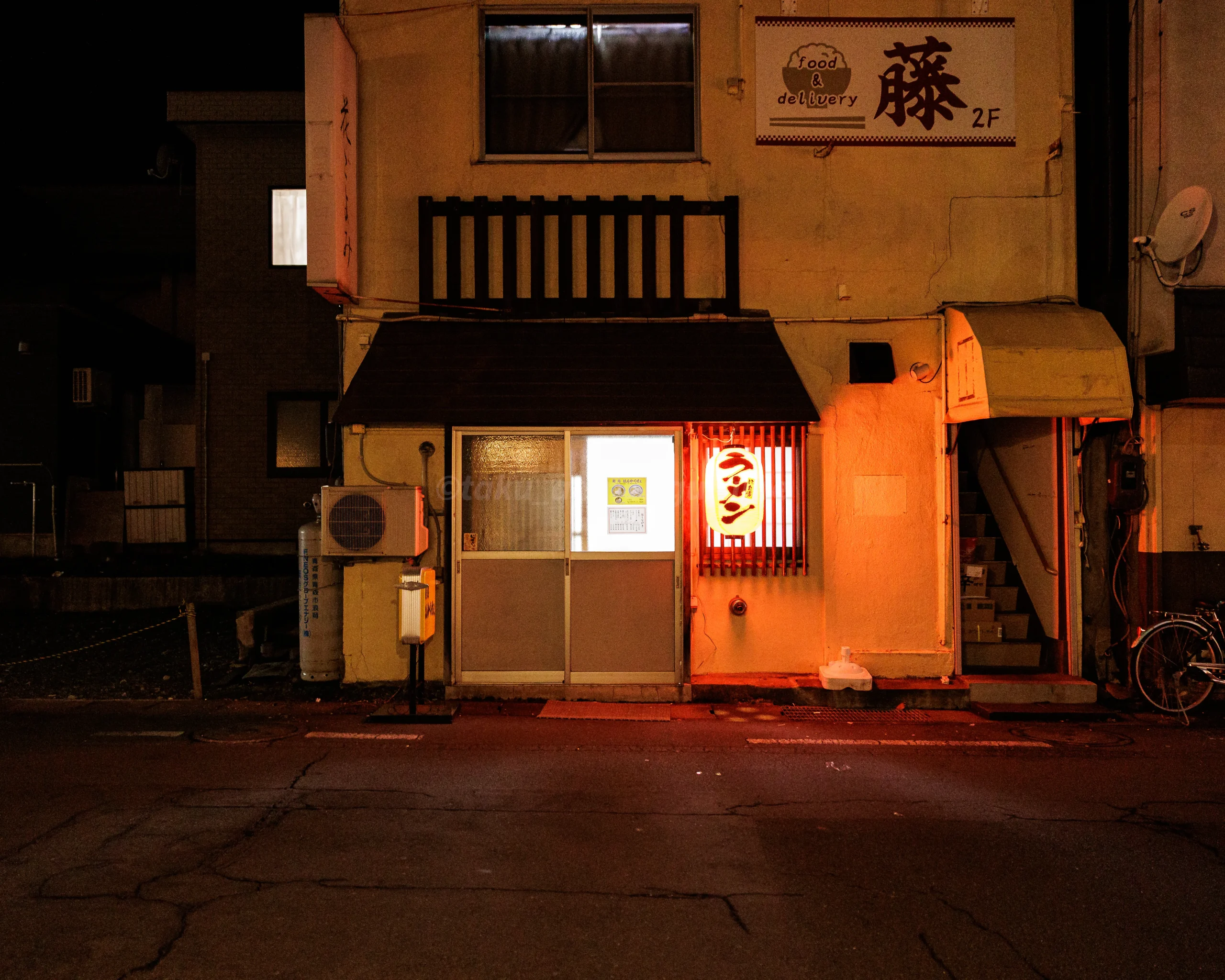 弘前市新鍛冶町にある「麺処 はんかくせぇ」の外観写真