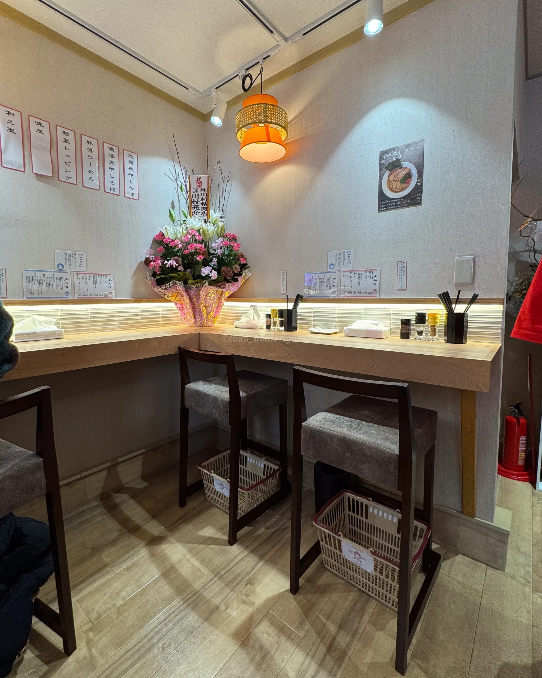 12月26日、弘前市にオープンした新店舗「かんとの中華そば」の店内写真