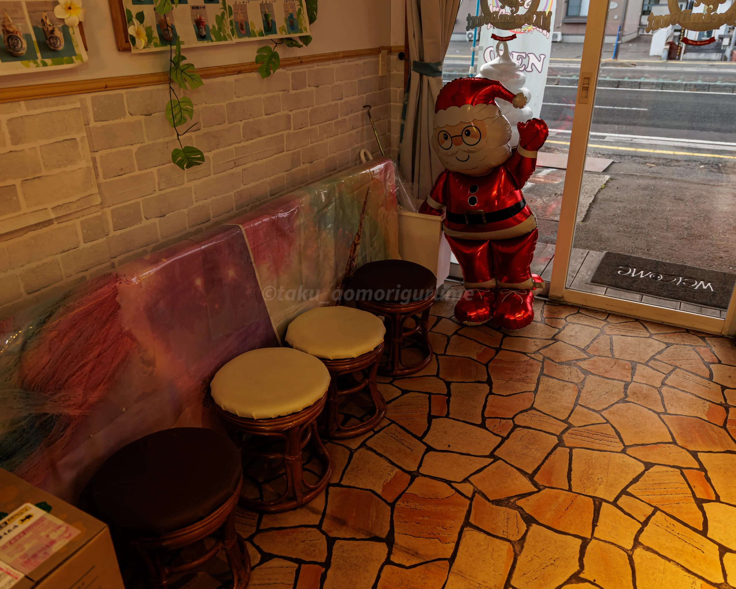 八戸市にあるMKCreamDonut（エムケークリームドーナツ）の店内写真