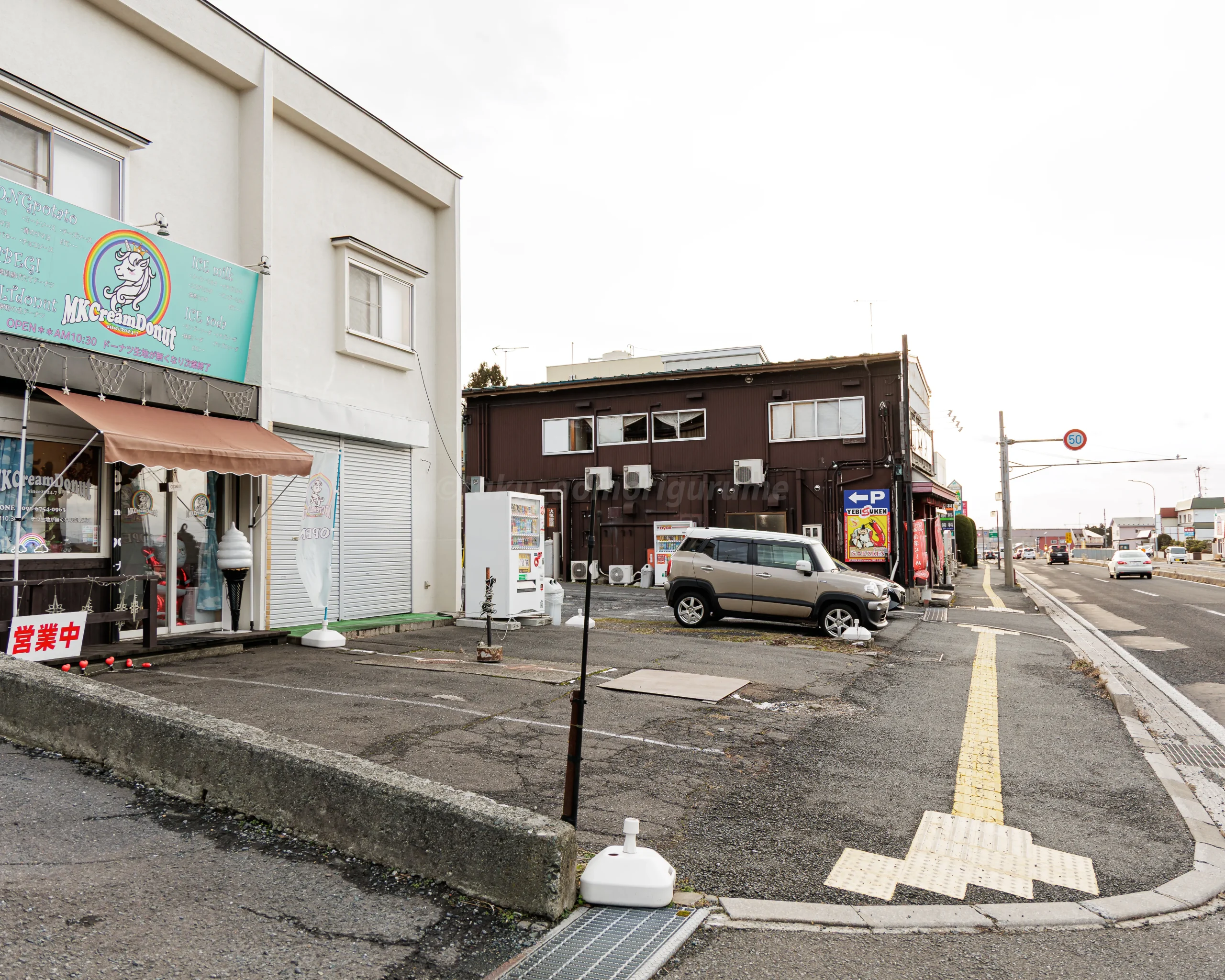 八戸市にあるMKCreamDonut（エムケークリームドーナツ）の駐車場写真