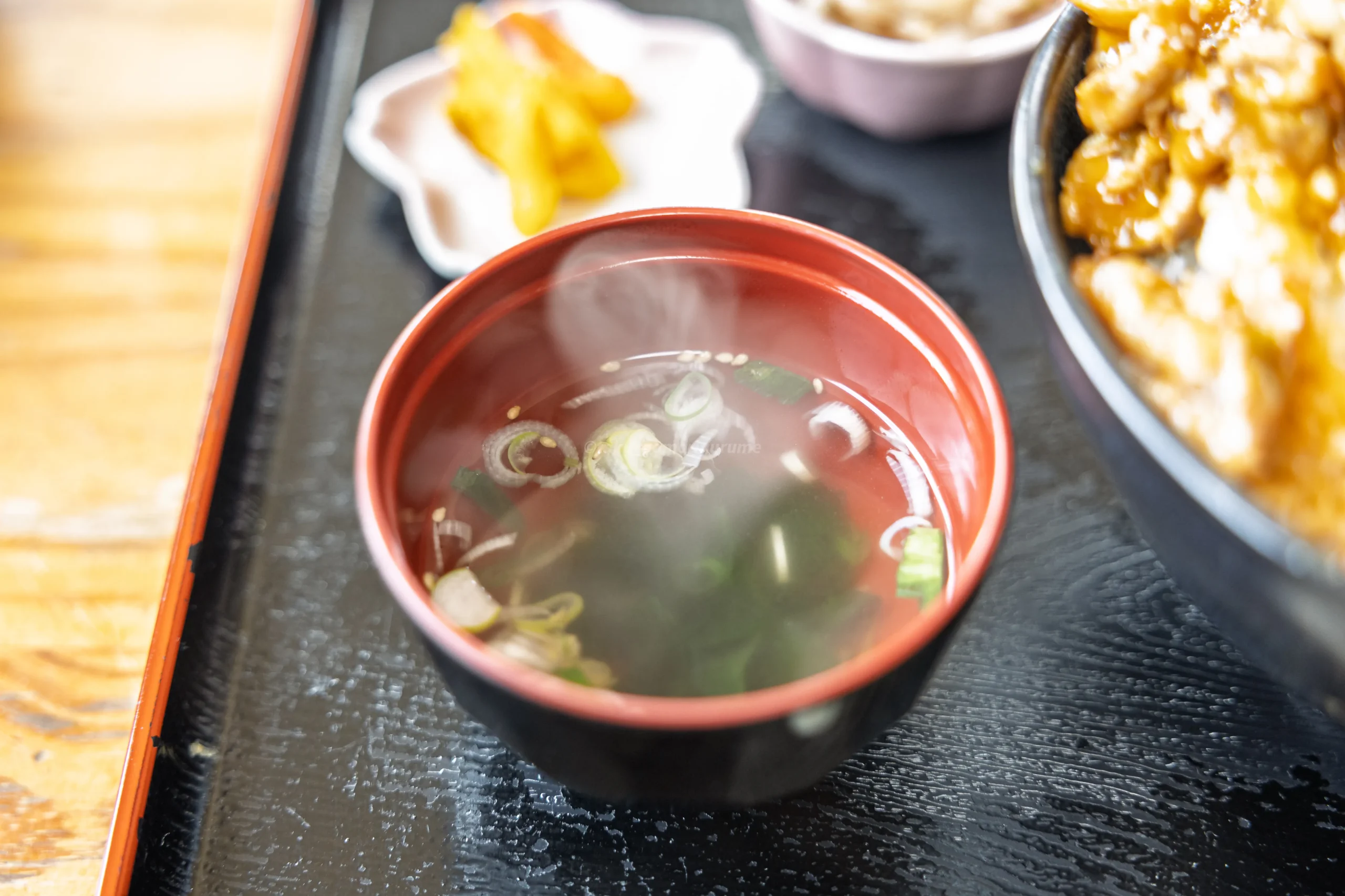 清水野茶屋のセットに付く小鉢とスープ