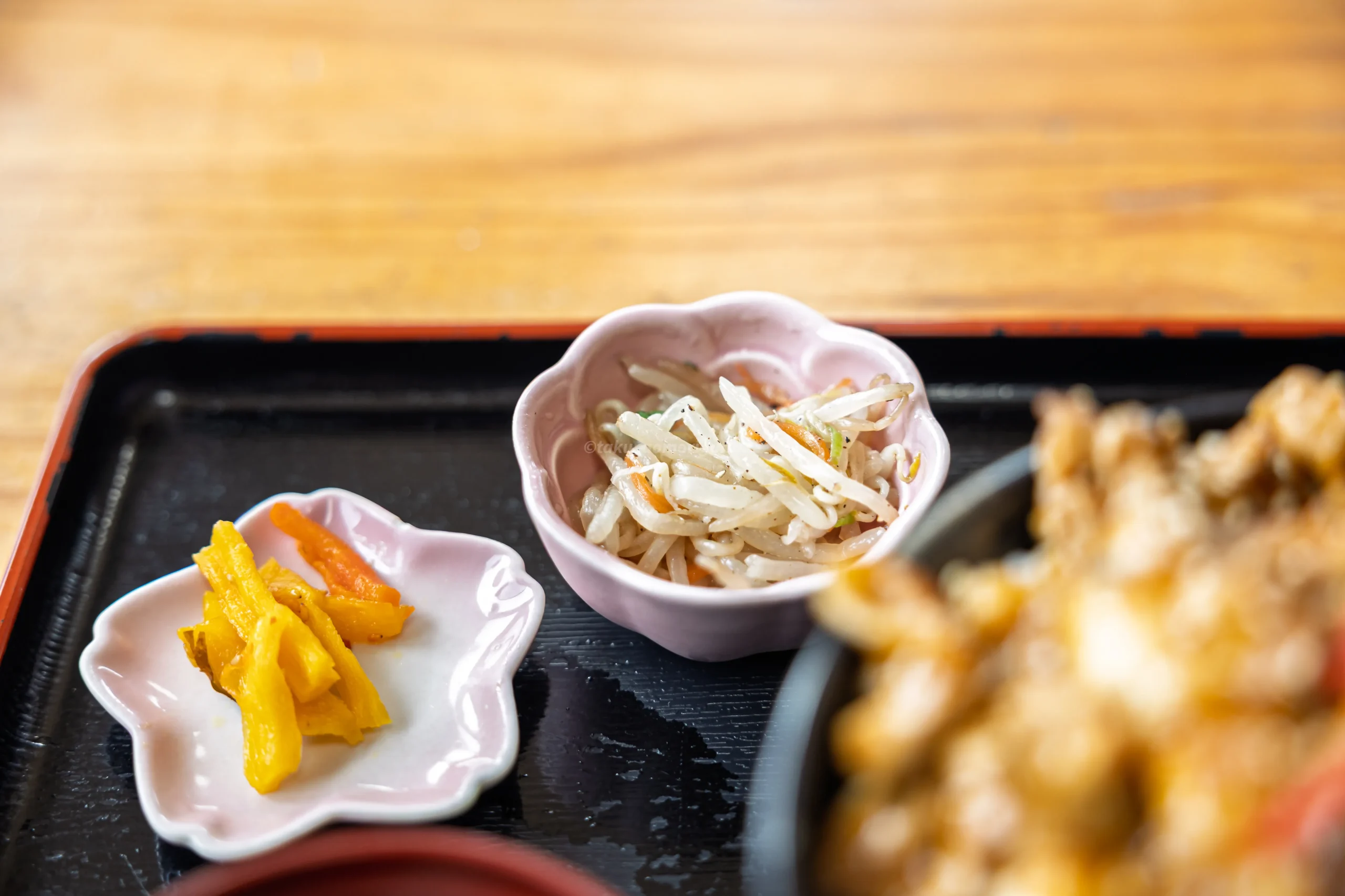 清水野茶屋のセットに付く小鉢とスープ