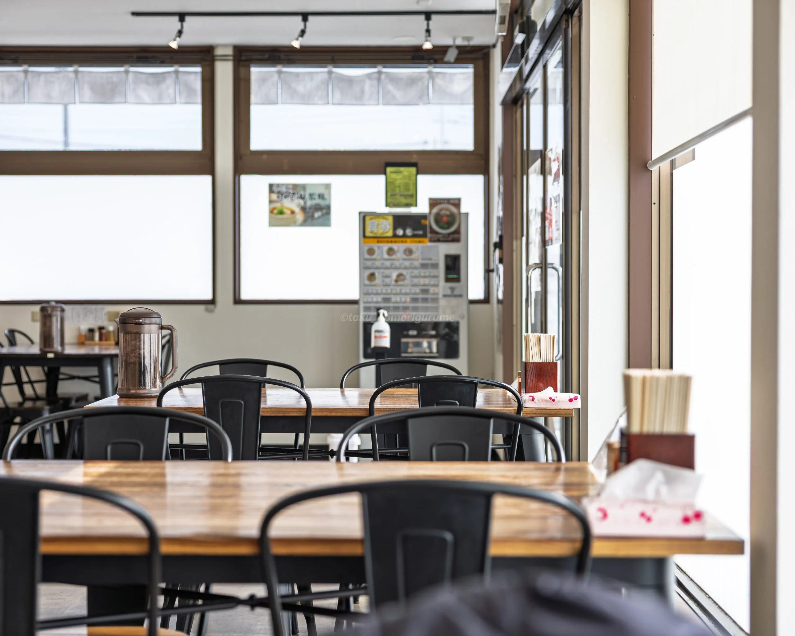 らぁ麺 ひら山 浪岡店の4人掛けテーブル席