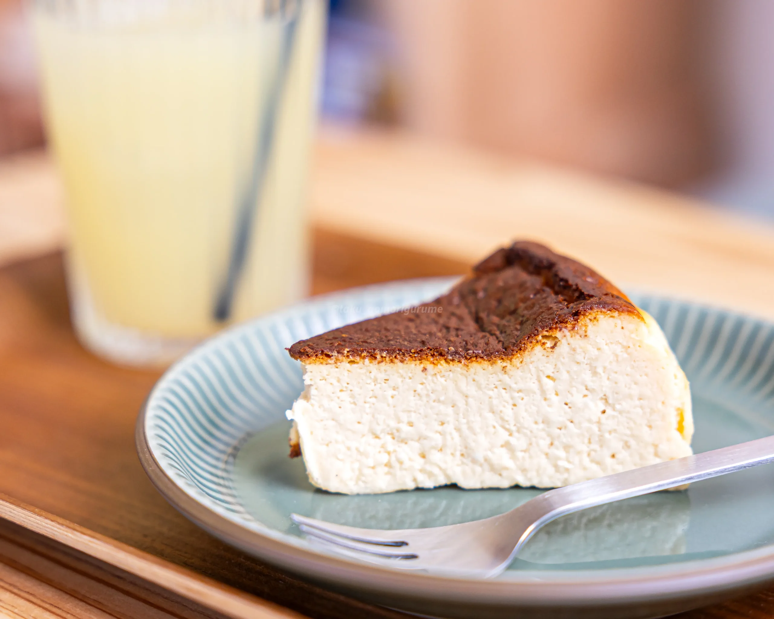 断面がしっとりしたRUUP/のバスクチーズケーキ